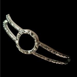 Bracelet/upper arm cuff